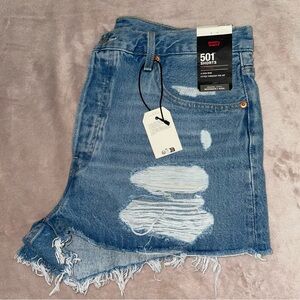 501 Levi’s distressed high rise short size 33